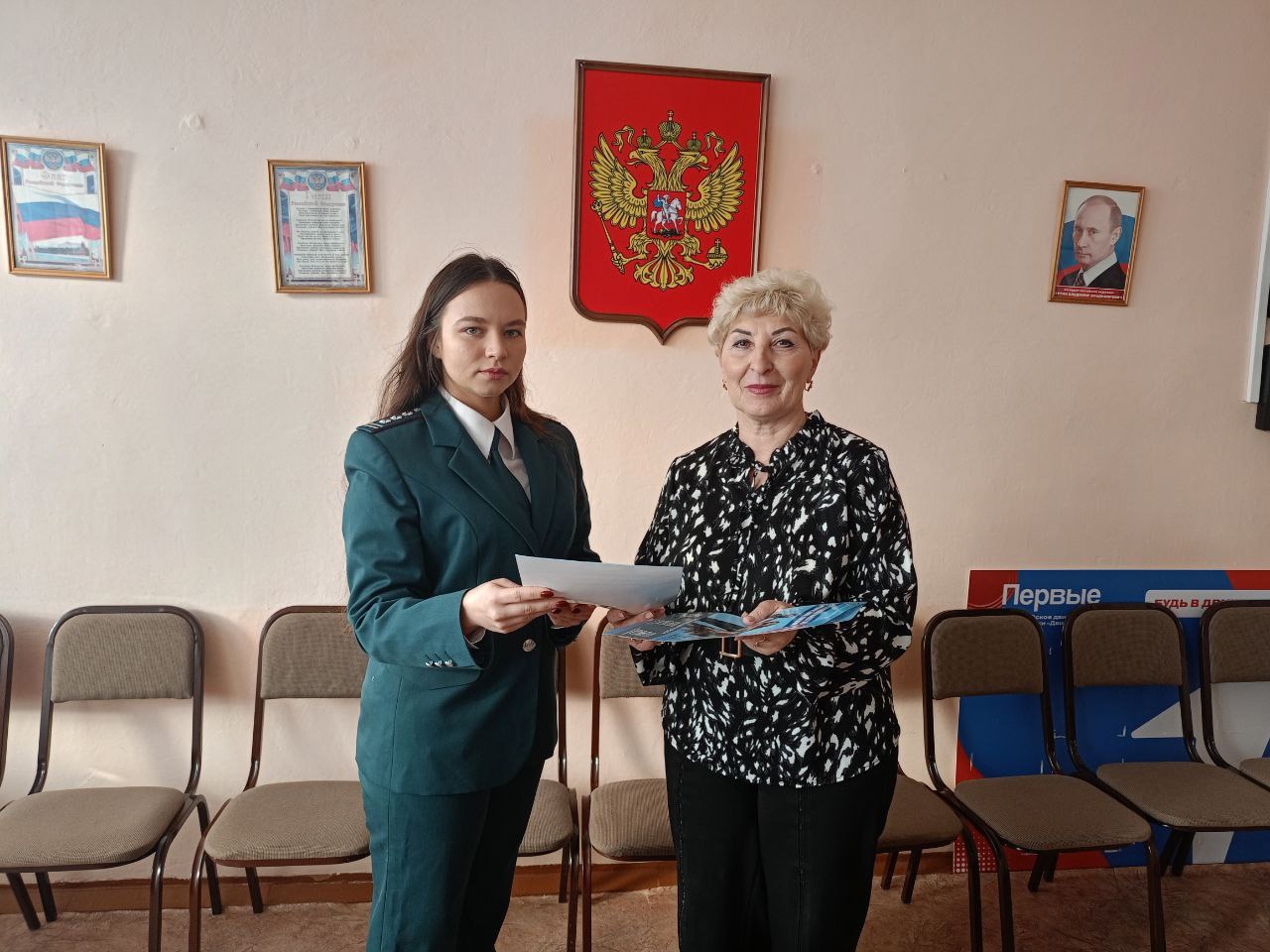 Сотрудник ИФНС России по ЦАО г.Омска, Самойлова Ирина Игоревна, в рамках Всероссийского проекта ФНС России «юНГа» провела уроки налоговой грамотности в 5,6,7 классах МБОУ &amp;quot;Черлакская СОШ&amp;quot;.