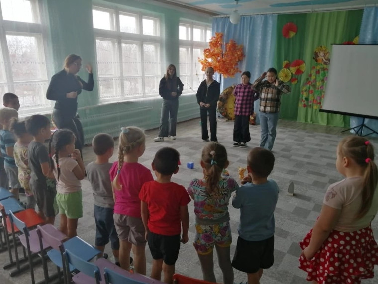 Сегодня мы были снова в гостях у детского сада . Провели игру - трек "Всезнайка".