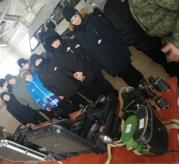 Ребята, посещающие кружок «Юный друг пограничника», совершили поездку в пограничную комендатуру пгт Черлак.