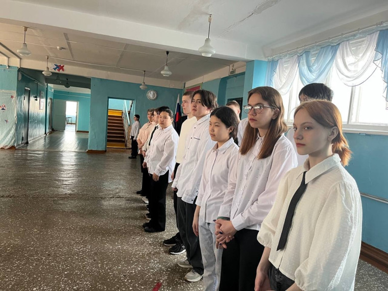 На занятии «Разговоры о важном» обучающиеся Черлакской школы познакомились с темой «День единения народов России и Белоруссии».