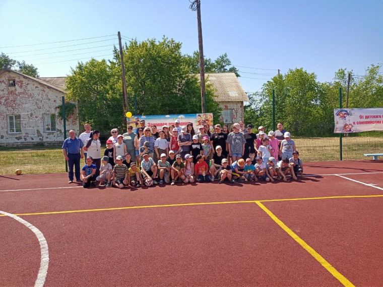 День спорта! 3 июня в нашем селе состоялось знаменательное событие — открылась современная спортивная площадка.